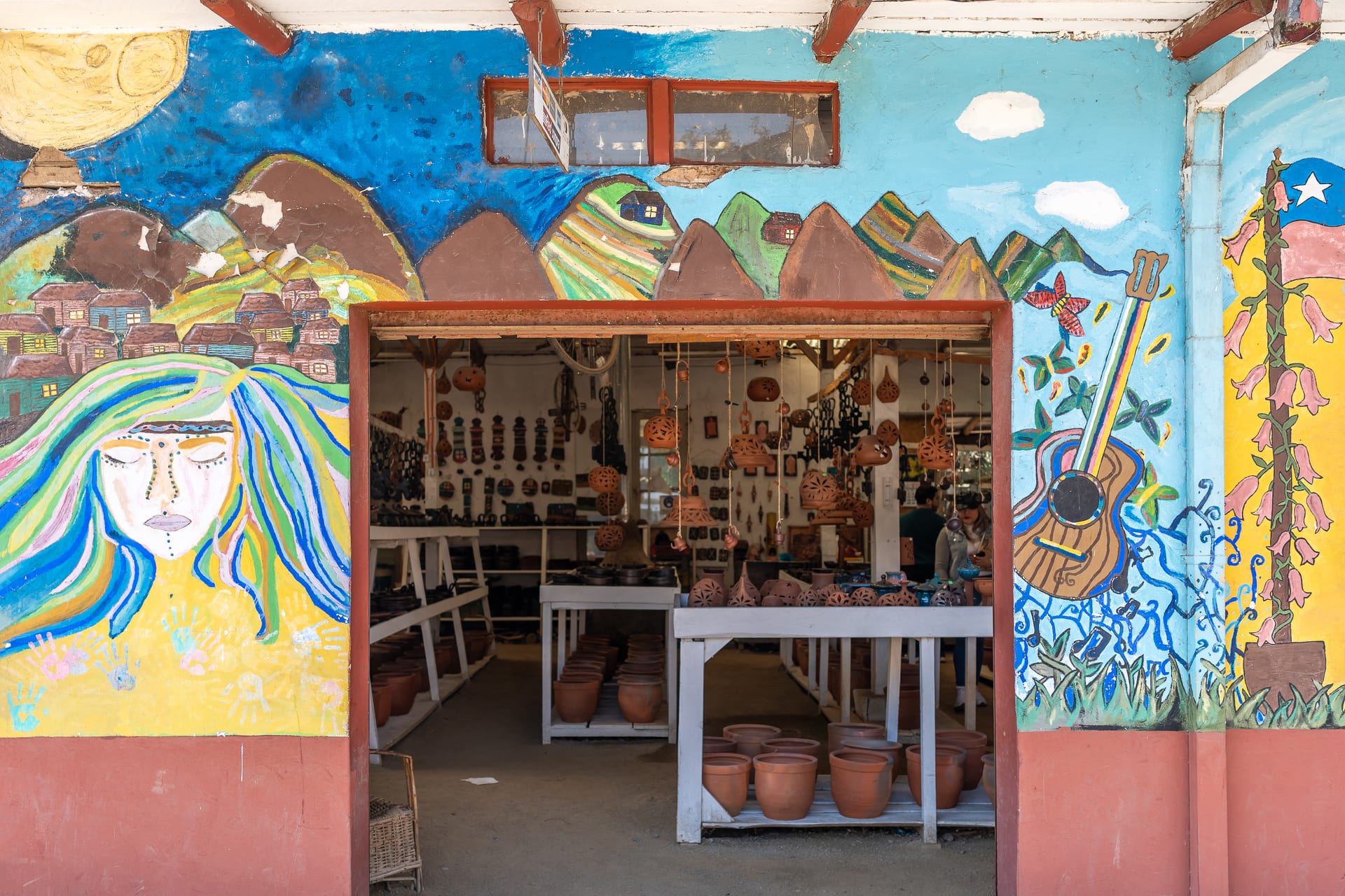 Clay pieces for sale at a craft stall in Pomaire.