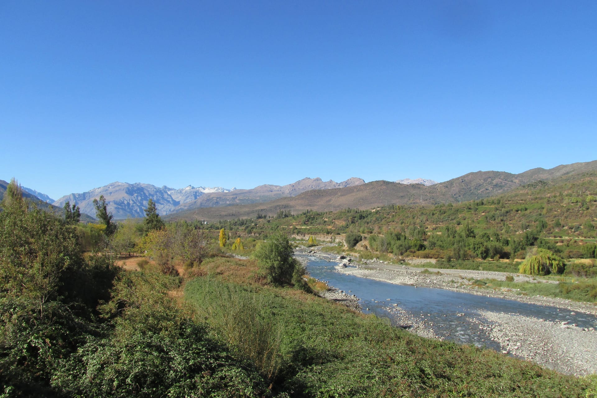 The Cipreses river passing through the Chacayes sector, next to the national reserve.